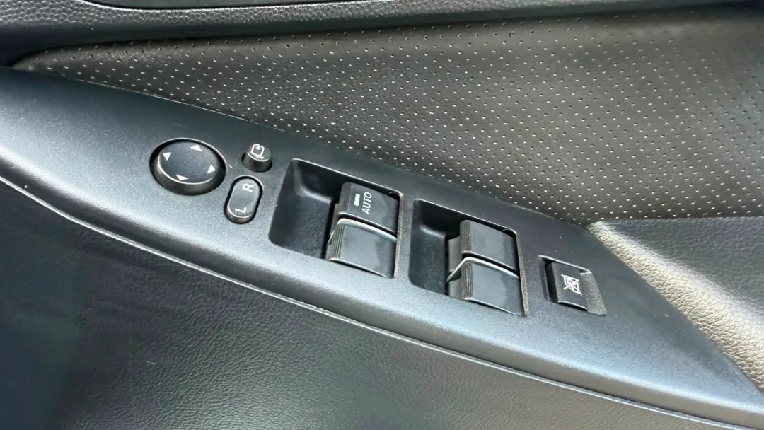 MAZDA MAZDA 3 2.0 SDN — photo 14 of 28