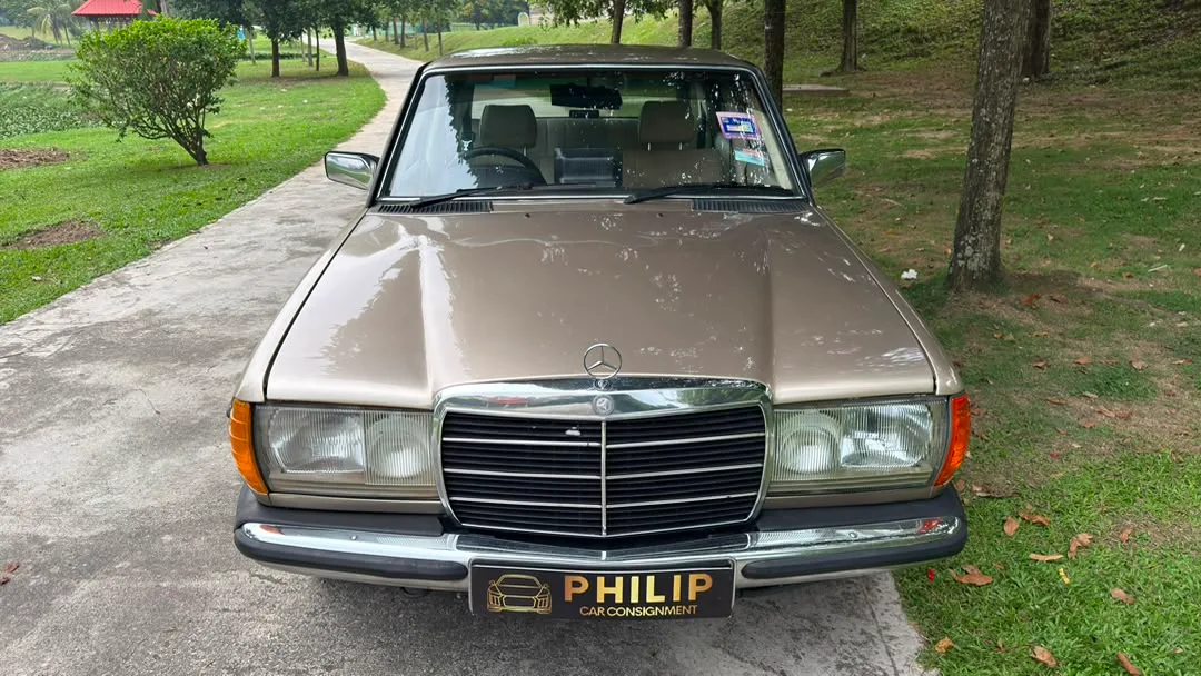 Mercedes-Benz 230E  — photo 7 of 23