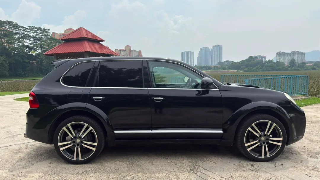 Porsche Cayenne Tiptronic — photo 11 of 25