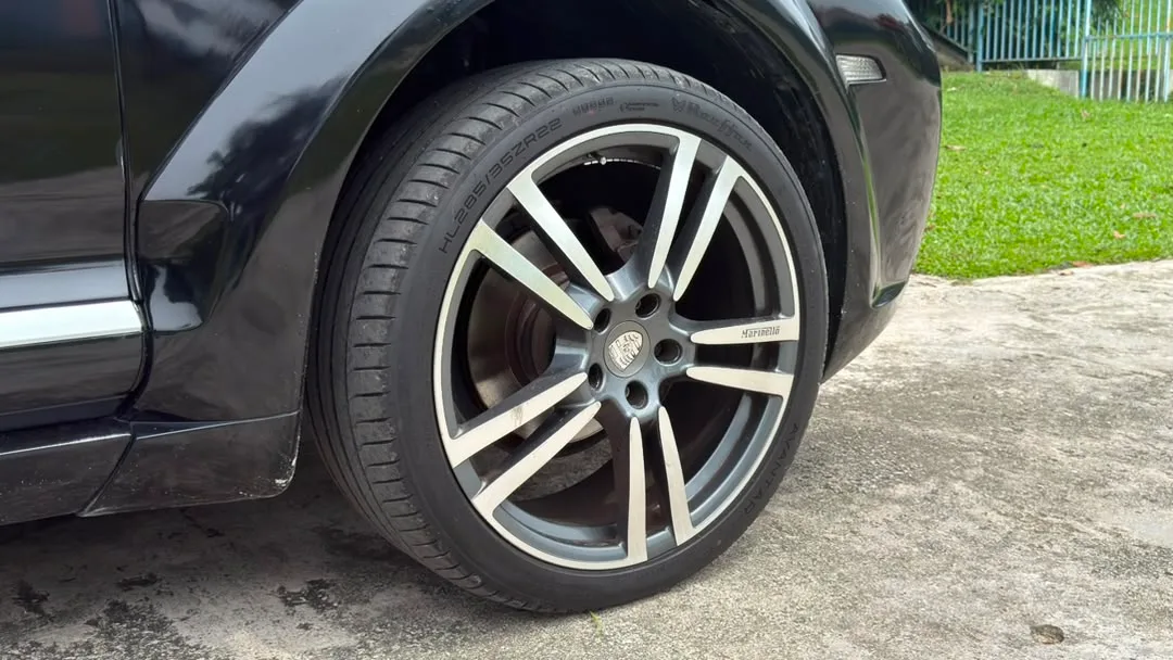 Porsche Cayenne Tiptronic — photo 13 of 25