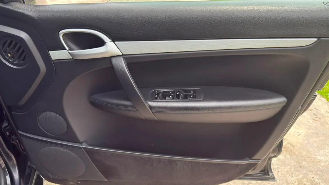 Porsche Cayenne Tiptronic — photo 21 of 25