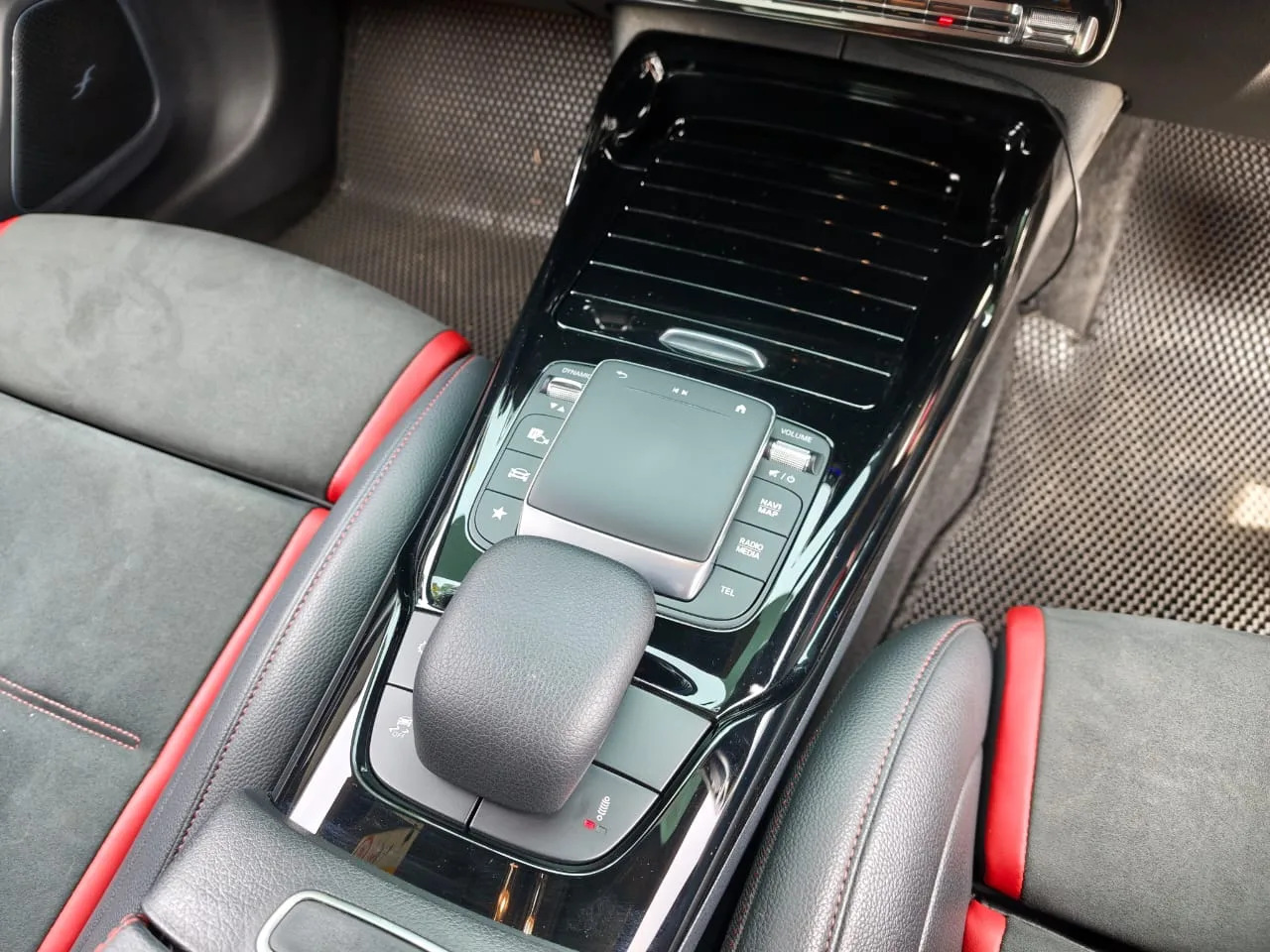 Mercedes-Benz CLA45 S  — photo 25 of 34