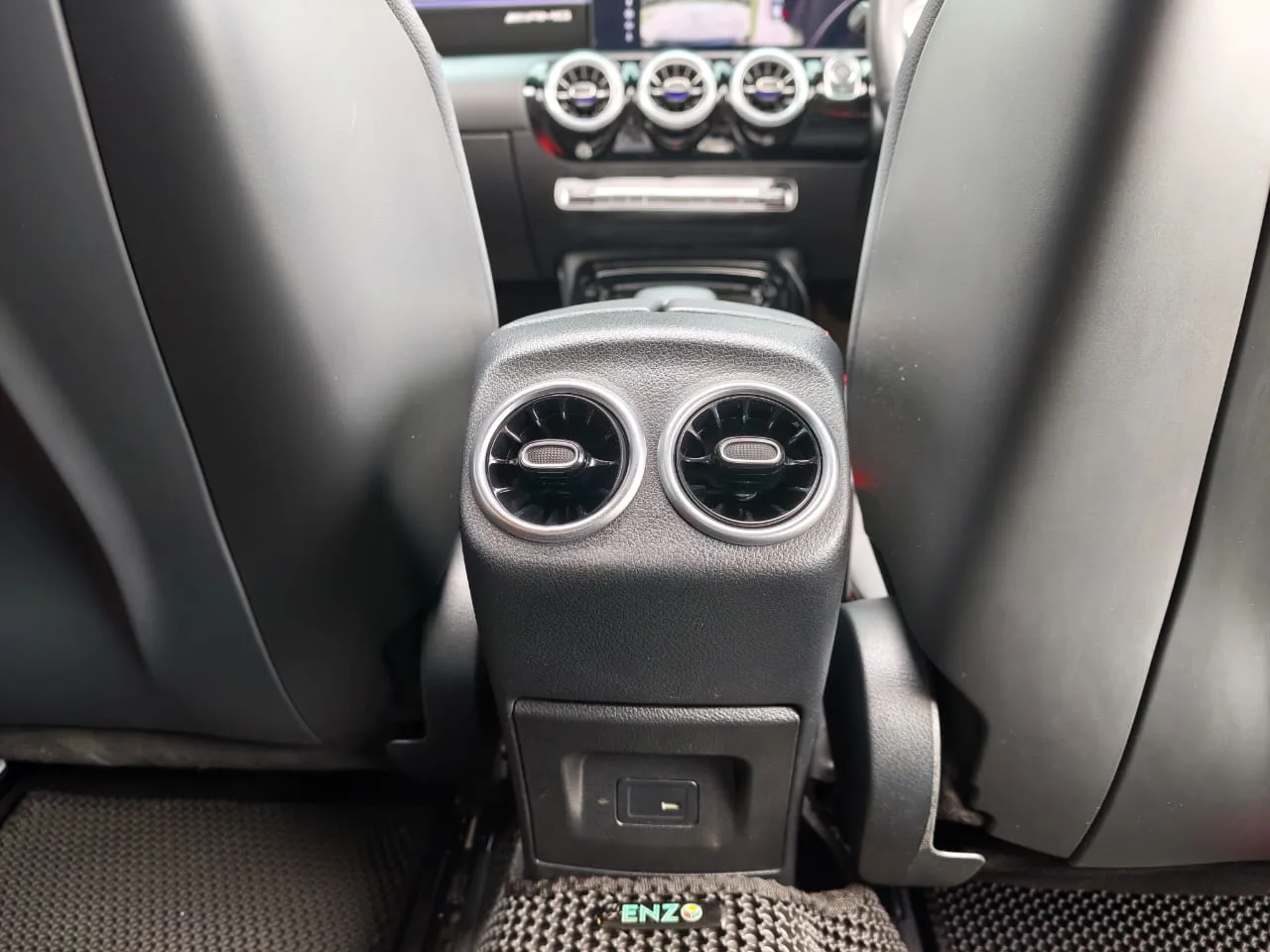 Mercedes-Benz CLA45 S  — photo 31 of 34
