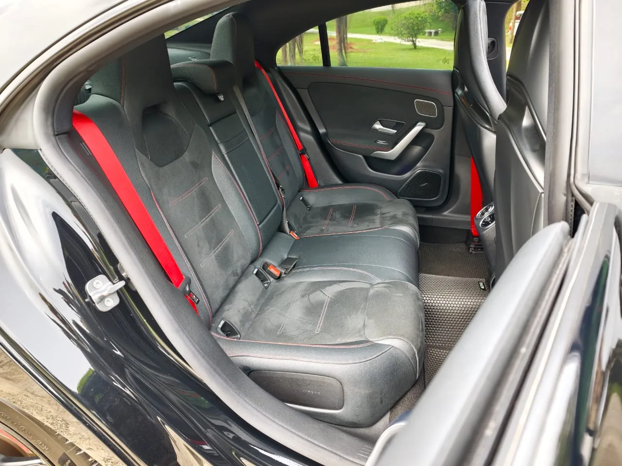 Mercedes-Benz CLA45 S  — photo 33 of 34