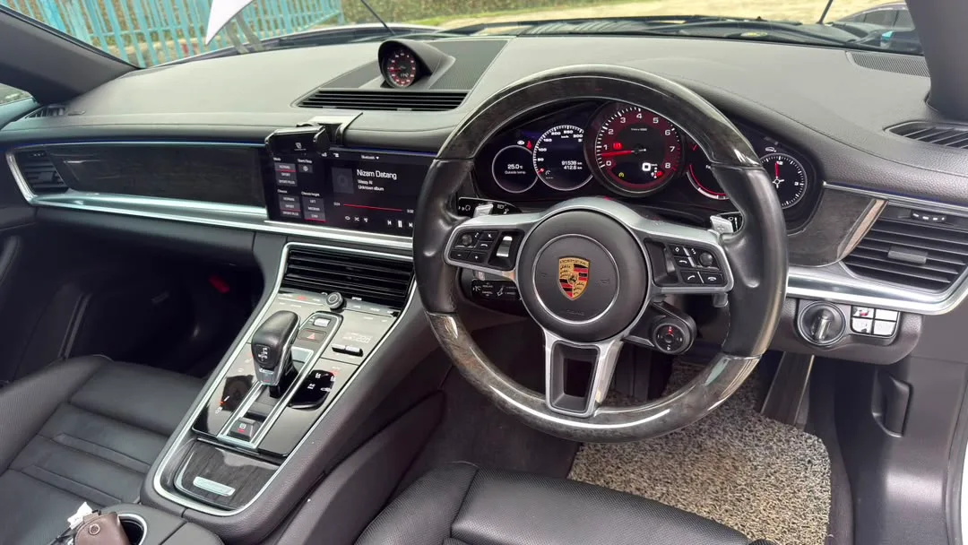 Porsche Panamera Wagon 4s — photo 19 of 31